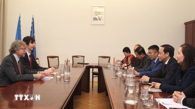 At the meeting between the delegation from the Party Central Committee’s Commission for Internal Affairs and representatives of the Czech Ministry of Justice. (Photo: VNA)