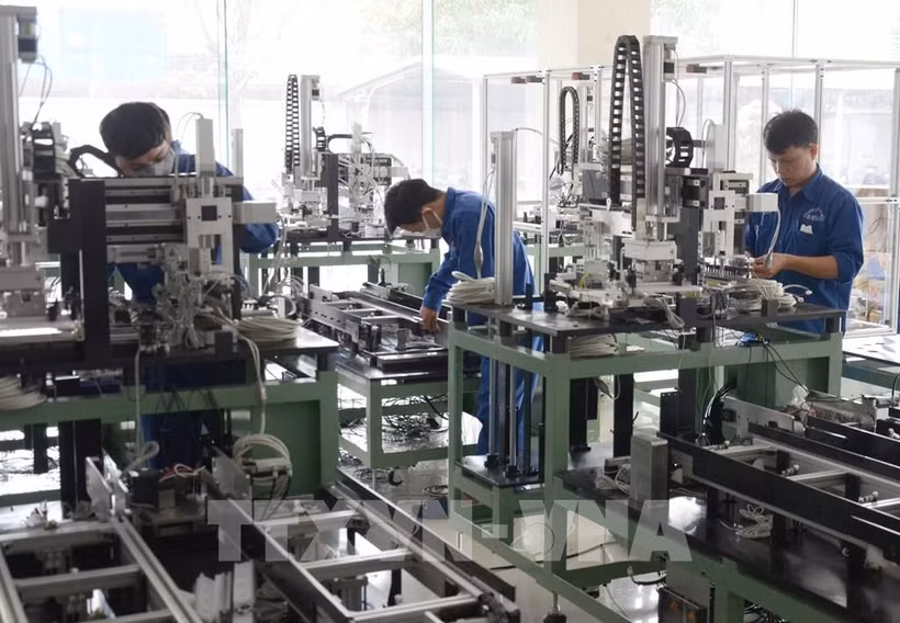 Vietnam is working to turn supporting industries into a key link in supply chains. (Illustrative photo: VNA)