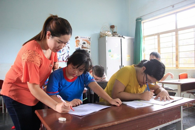 A class for Agent Orange/dioxin victims in Gia Lai province (Photo: VNA)