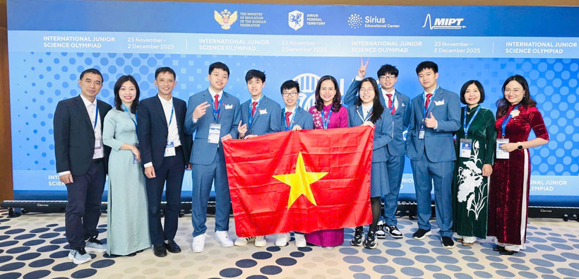 All six Hanoi students win medals at the 22nd International Junior Science Olympiad (Photo: VNA)