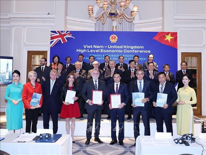 General Secretary of the Communist Party of Vietnam To Lam at the signing ceremony of cooperation agreements between ministries, branches, localities and enterprises of Vietnam and the UK (Photo: VNA)