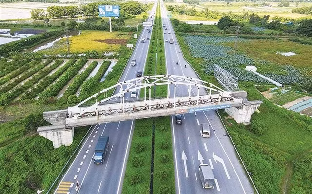 The rail route of Yen Vien – Pha Lai – Ha Long – Cai Lan which was suspended from 2011 will be replaced by Hanoi-Quang Ninh high-speed route. (Photo: tinnhanhchungkhoan.vn)