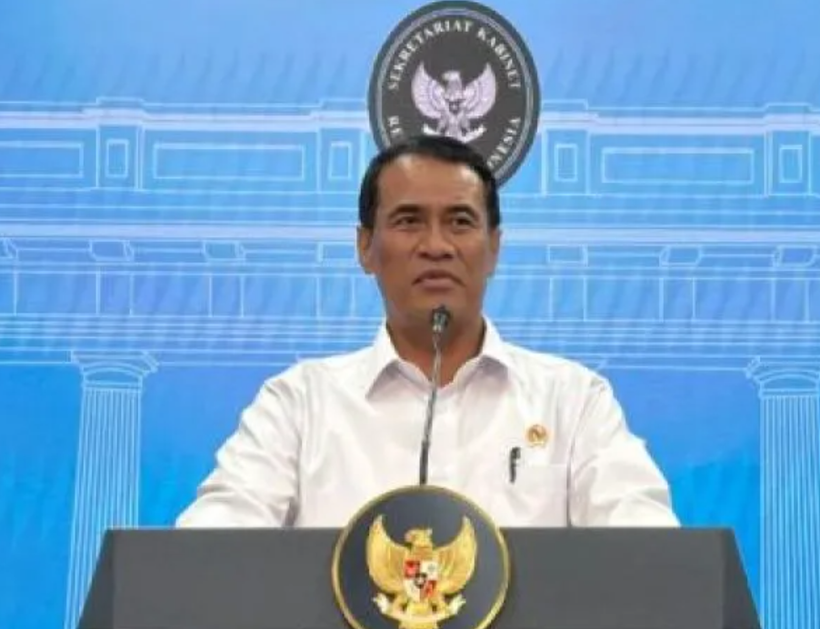 Agriculture Minister Andi Amran Sulaiman delivers a statement to the press at the Presidential Palace Complex, in Jakarta, on October 9. (Photo: ANTARA) 