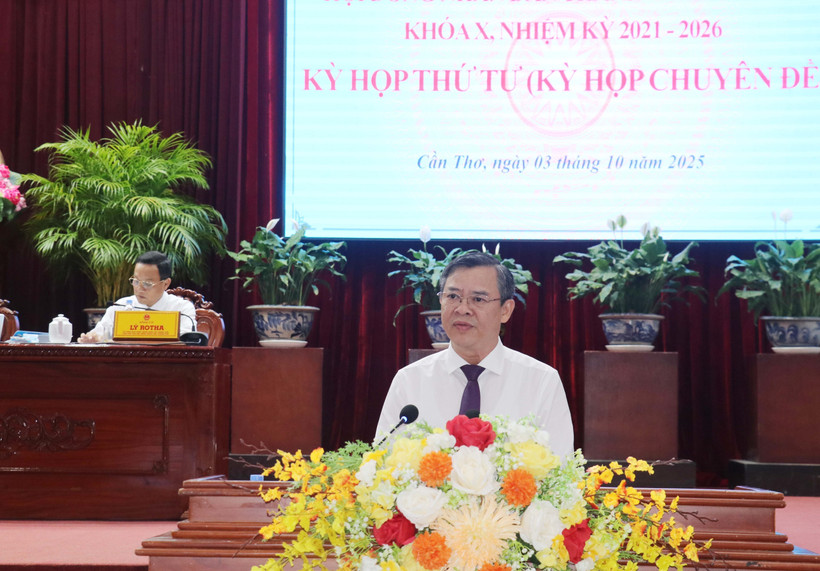 Truong Canh Tuyen, Deputy Secretary of the Can Tho municipal Party Committee, speaks at the event, where he is elected as Chairman of the municipal People’s Committee for the 2021–2026 tenure (Photo: VNA)