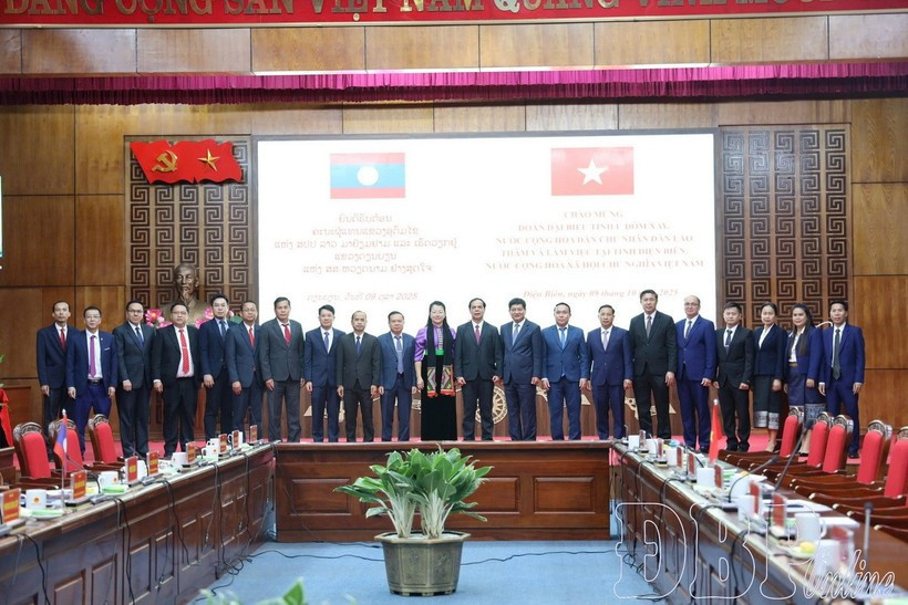 Delegates pose for a group photo at the event (Photo: baodienbienphu.vn)