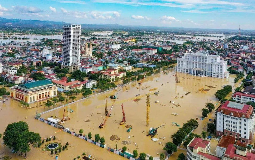 Downtown Thai Nguyen province submerged in floodwater (Photo: VNA)