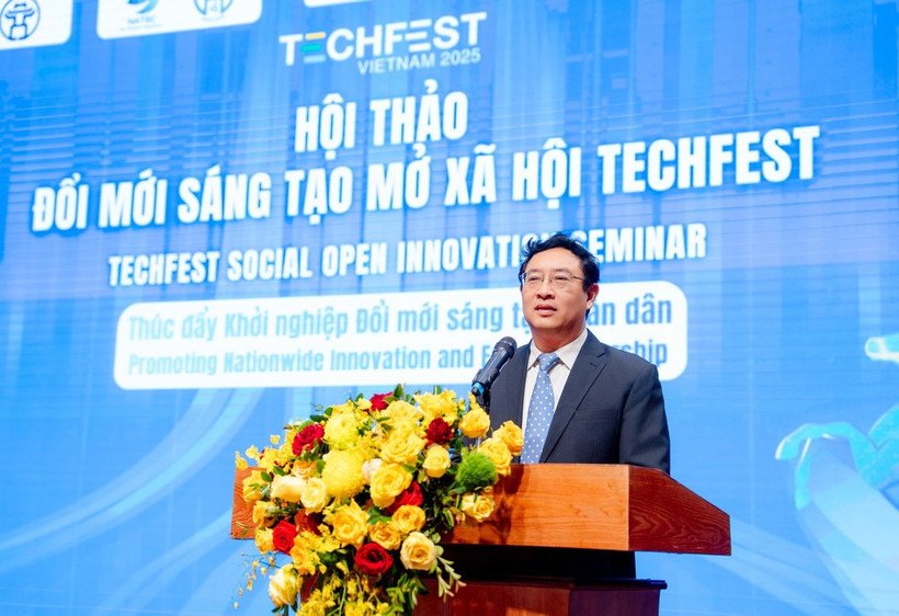 Pham Hong Quat, Director of the National Agency for Technology Entrepreneurship and Commercialisation Development (NATEC), speaks at the TECHFEST Vietnam 2025 seminar in Hanoi on December 12. (Photo: VNA)
