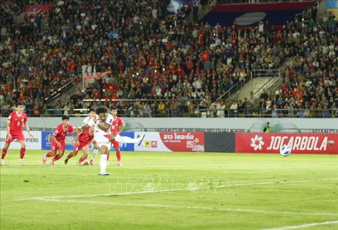 Xuan Son scores the first goal for Vietnam from a penalty in the 68th minute. (Photo: VNA)