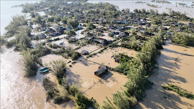 Many houses are submerged in Ha Tinh province (Photo: VNA)