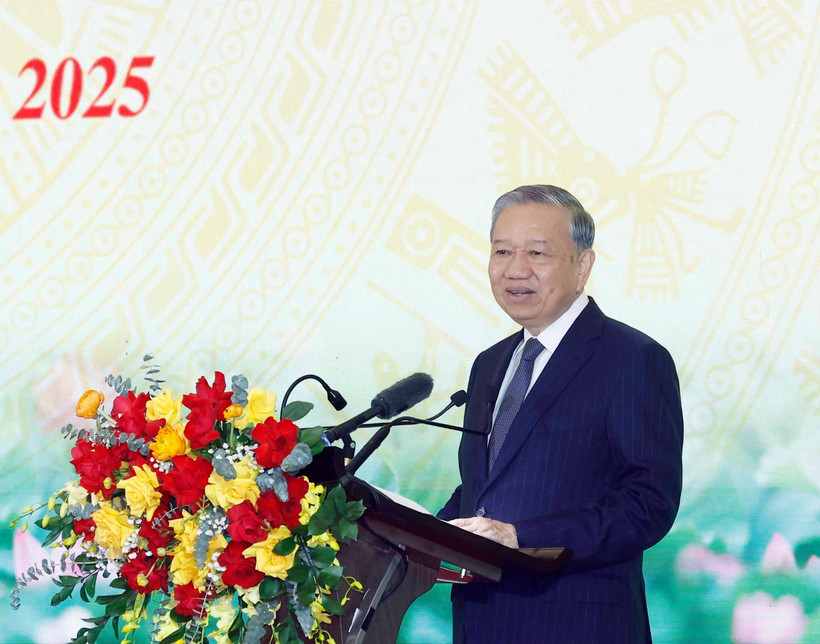 Party General Secretary To Lam speaks at the national conference to review the information, education and mass mobilisation work in 2025 and roll out tasks for 2026, in Hanoi on December 19, 2025. (Photo: VNA)