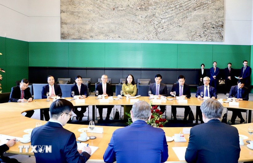 During a meeting with Vietnamese Vice President Vo Thi Anh Xuan on July 2, 2025, Vice President of the German Bundestag (parliament) Bodo Ramelow announced that he and the German Parliament had begun the process of seeking input from relevant parties in order to ratify the EVIPA. (Photo published by VNA)