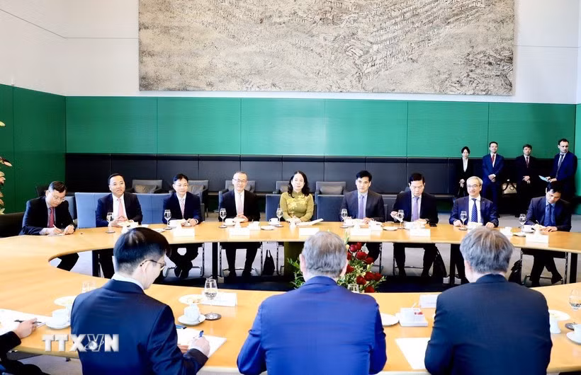 During a meeting with Vietnamese Vice President Vo Thi Anh Xuan on July 2, 2025, Vice President of the German Bundestag (parliament) Bodo Ramelow announced that he and the German Parliament had begun the process of seeking input from relevant parties in order to ratify the EVIPA. (Photo published by VNA)