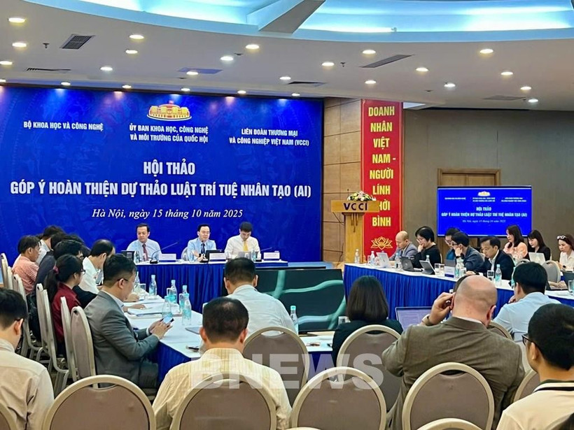 The workshop held in Hanoi on October 15 to gather feedback on the draft law on artificial intelligence (AI). (Photo: VNA)