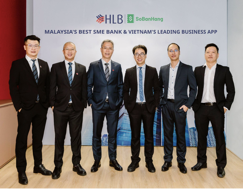 (From left to right: Fred Lim, Chief Digital Commercialisation Officier at Hong Leong Bank, Barry Do, Director of Electronic Banking and Marketing at Hong Leong Bank Vietnam, Duong Duc Hung, General Director, Hong Leong Bank Vietnam; Bui Hai Nam, CEO of So Ban Hang, Bui Hai Long, Director of Technology and Products, and Do Duy Hai, Marketing Director of So Ban Hang. (Photo: vneconomy.vn)