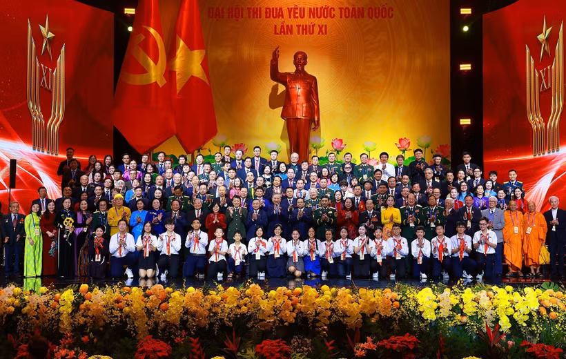 Party General Secretary To Lam, State President Luong Cuong, and Prime Minister Pham Minh Chinh, along with delegates at the 11th National Patriotic Emulation Congress. (Photo: VNA) 