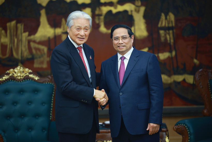 Prime Minister Pham Minh Chinh (right) receives Governor of Tochigi prefecture Fukuda Tomikazu in Hanoi on December 16. (Photo: VNA)