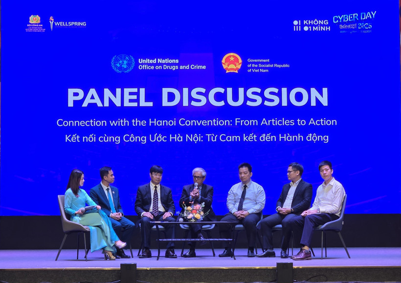 A panel discussion at the Cyber Day 2025 – Being Well – Being Me in Hanoi on October 11. (Photo: VNA)