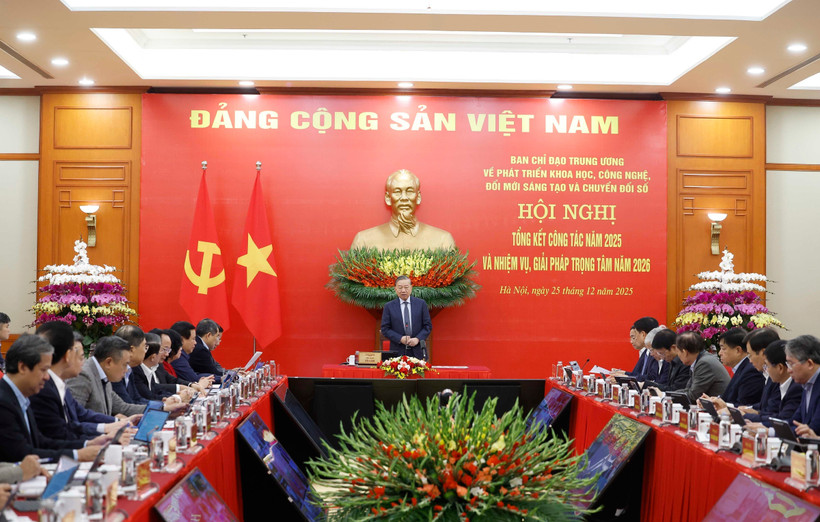 Party General Secretary To Lam addresses the Central Steering Committee for the Development of Science, Technology, Innovation and Digital Transformation's conference in Hanoi on December 25. (Photo: VNA)