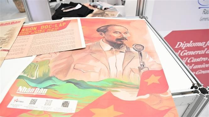 Publications about the Vietnamese revolution and President Ho Chi Minh are displayed at Granma–Rebelde int'l press festival. (Photo: VNA)