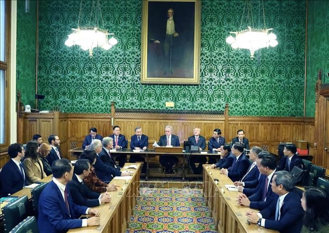 Party General Secretary To Lam meets with representatives of the UK’s All-Party Parliamentary Group for Vietnam in London on October 29. (Photo: VNA) 