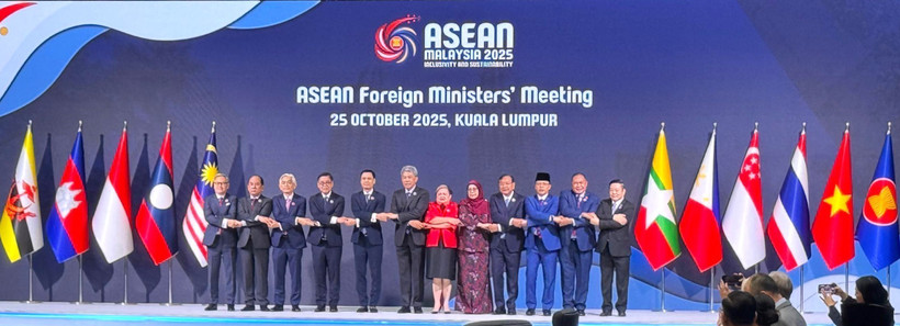 The ASEAN Foreign Ministers’ Meeting (AMM) opens on October 25 under the chairmanship of Malaysian Foreign Minister Mohamad Hasan. The Vietnamese delegation is led by Deputy Minister of Foreign Affairs Dang Hoang Giang (Photo: VNA