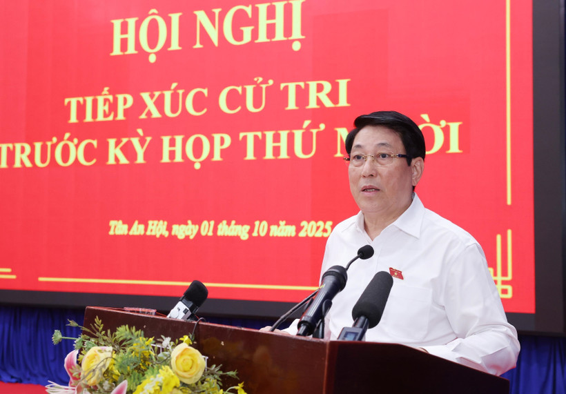 State President Luong Cuong speaks at the meeting with voters in HCM City on October 1, 2025 (Photo: VNA)