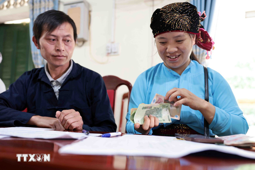 Poor households are given preferential loans for economic development. (Photo: VNA)