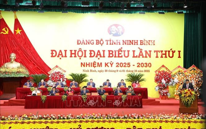 The Presidium of the first Party Congress of Ninh Binh province, for the 2025–2030 tenure (Photo: VNA)