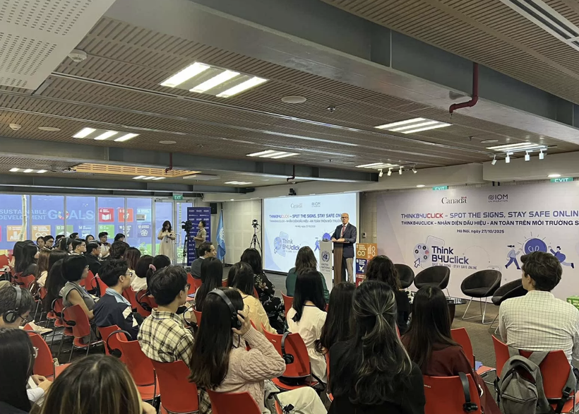 The launch ceremony of the “ThinkB4UClick” programme in Hanoi on October 27 (Photo: baoquocte.vn)