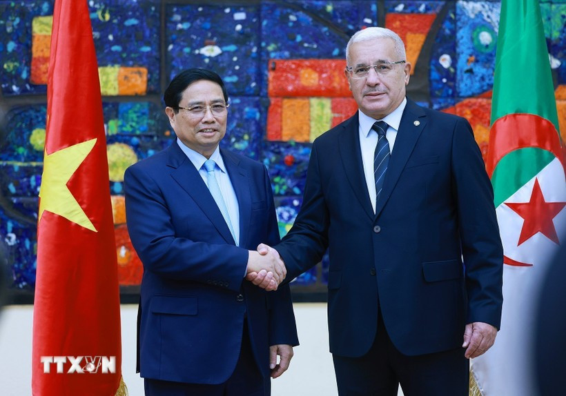 Prime Minister Pham Minh Chinh (left) meets with Brahim Boughali, Speaker of the National People's Assembly (APN) of Algeria (Photo: VNA)