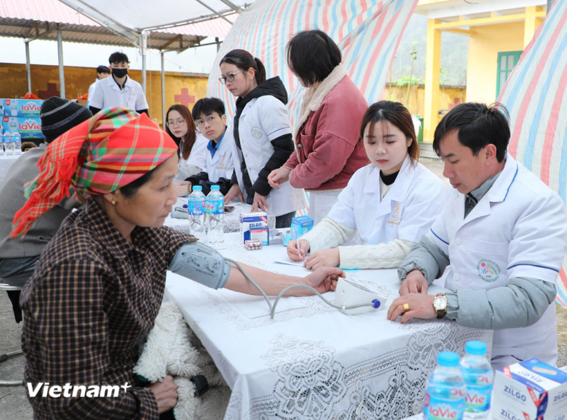 Basic social services such as healthcare, education, clean water, and information access have been expanded to meet the demand of rural residents, especially ethnic minorities. (Photo: VNA)