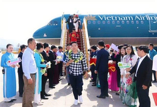 Passengers of the first direct flight connecting HCM City and Dien Bien are welcomed at Dien Bien airport on December 24. (Photo: VNA)