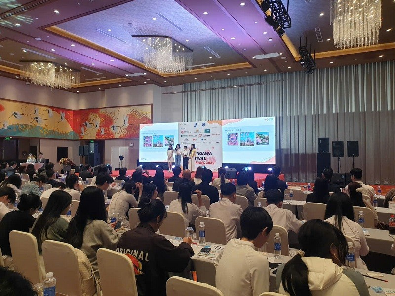 At the Japanese-language speech and presentation contest held as part of the 4th Kanagawa Festival in Da Nang on November 13. (Photo: baodautu.vn)