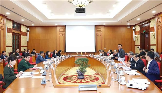 The meeting of the organising subcommittee for the 14th National Party Congress on November 18 reviews preparations for the coming event. (Photo: VNA)