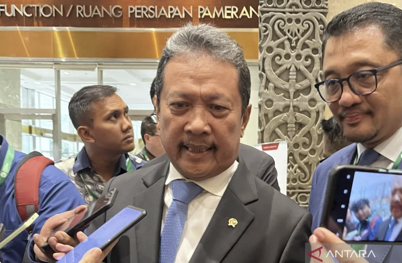 Minister of Maritime Affairs and Fisheries Sakti Wahyu Trenggono responds to questions from the media on the sidelines of the Indonesia International Sustainability Forum (IISF) 2025 at the Jakarta International Convention Center in Jakarta on October 10, 2025. (Source: ANTARA/Arnidhya Nur Zhafira)