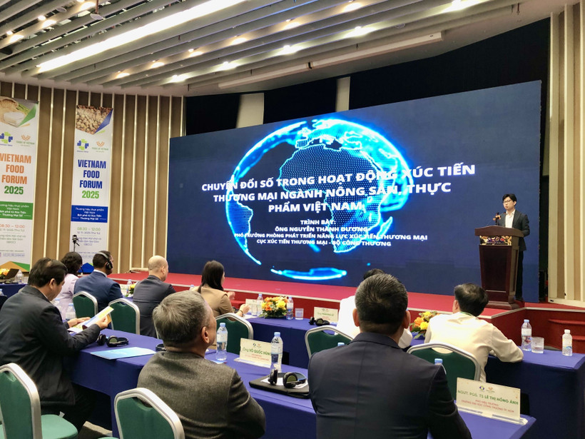 People attend a discussion at the 2025 Vietnam Food Forum. (Photo: VNA)