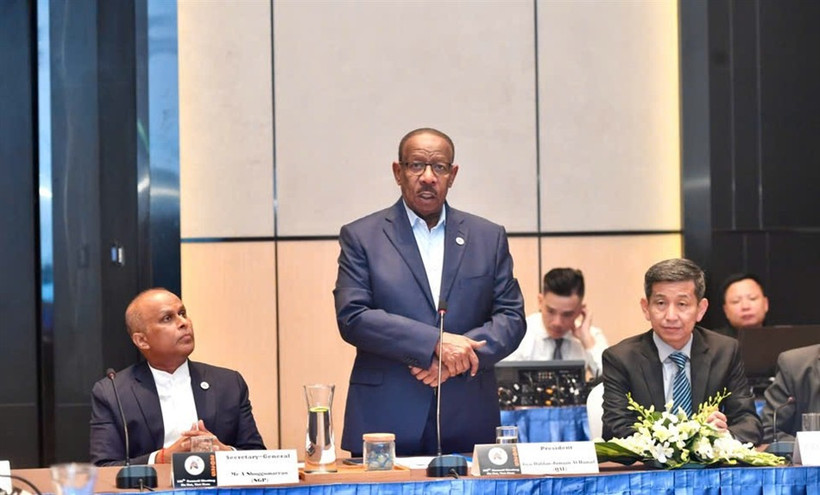 President of the Asian Athletics Association Dahlan Jumaan Al Hamad speaks at the event (Photo: tdtt.gov.vn)