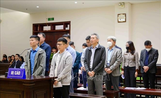 Defendants in the case involving Thuan An Group and several related units and localities at the appellate court in Hanoi on December 18 (Photo: VNA)