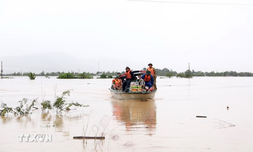 Many navy ships are mobilised to support rescue of people in flooded areas in Khanh Hoa province. (Photo: VNA)