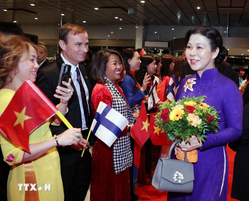 Vietnamese community in Finland welcomes Madame Ngo Phuong Ly (Photo: VNA)