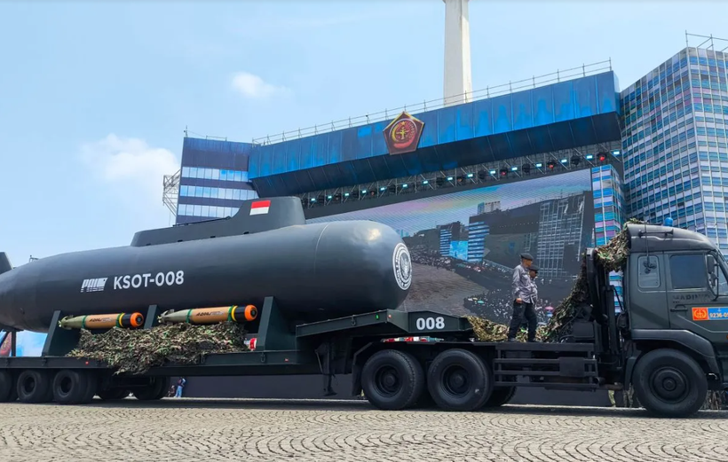 The unmanned, artificial intelligence (AI)-based Autonomous Submarine (KSOT) is displayed at the 80th Indonesian National Armed Forces (TNI) Anniversary in Jakarta on October 5, 2025. (Photo: ANTARA)