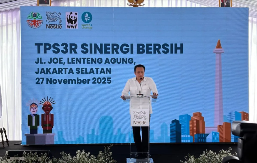 Indonesian Deputy Minister of Environment Diaz Hendropriyono at the inauguration of Sinergi Bersih Waste Management Facility (TPS3R) in Jakarta on November 27. (Photo: ANTARA) 