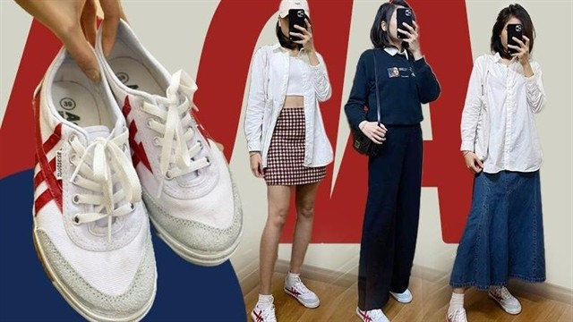 Thuong Đình canvas shoes are being paired with modern outfits as the brand regains attention. (Photo: afamily.vn) 