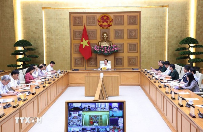 Deputy Prime Minister Tran Hong Ha chairs the 19th meeting of the National Steering Committee for Combating IUU Fishing on October 28. (Photo: VNA)