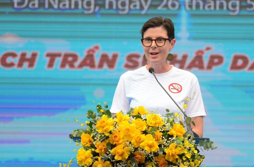 Dr. Angela Pratt, WHO Representative in Vietnam, speaks at the event. (Photo: VNA)