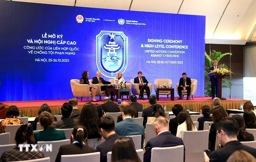 A view of a panel discussion within the framework of the signing ceremony and high-level meeting of the United Nations Convention against Cybercrime. (Photo: VNA)