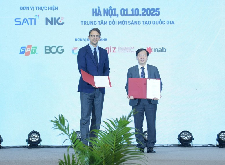 The State Agency for Technology and Innovation under the Ministry of Science and Technology (MoST) and the German Agency for International Cooperation (GIZ) ink an agreement to deploy the project “Clean, Affordable, and Secure Energy for Southeast Asia implemented in Vietnam” (CASE Vietnam), on October 1, 2025 in Hanoi. (Photo: VNA)