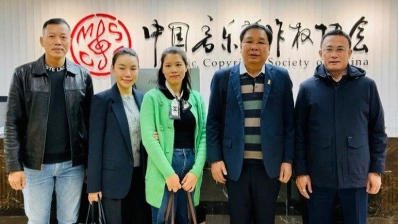 Director of the Vietnam Centre for Protection of Music Copyright Dinh Trung Can (second from right) at the meeting of the International Confederation of Societies of Authors and Composers in Beijing, China, in October 2025. (Photo: nhandan.vn)