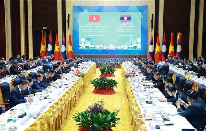 The 48th meeting of the Vietnam – Laos Inter-Governmental Committee is co-chaired by Prime Minister Pham Minh Chinh and his Lao counterpart Sonexay Siphandone on December 3. (Photo: VNA)