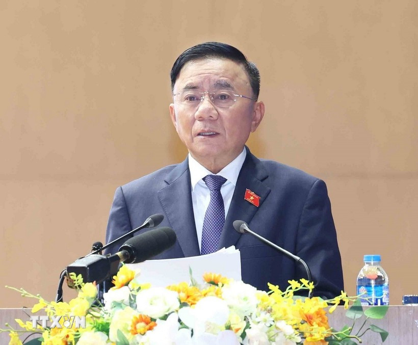 Politburo member and permanent member of the Party Central Committee’s Secretariat Tran Cam Tu speaks at the meeting with Lao Cai voters on December 17. (Photo: VNA)